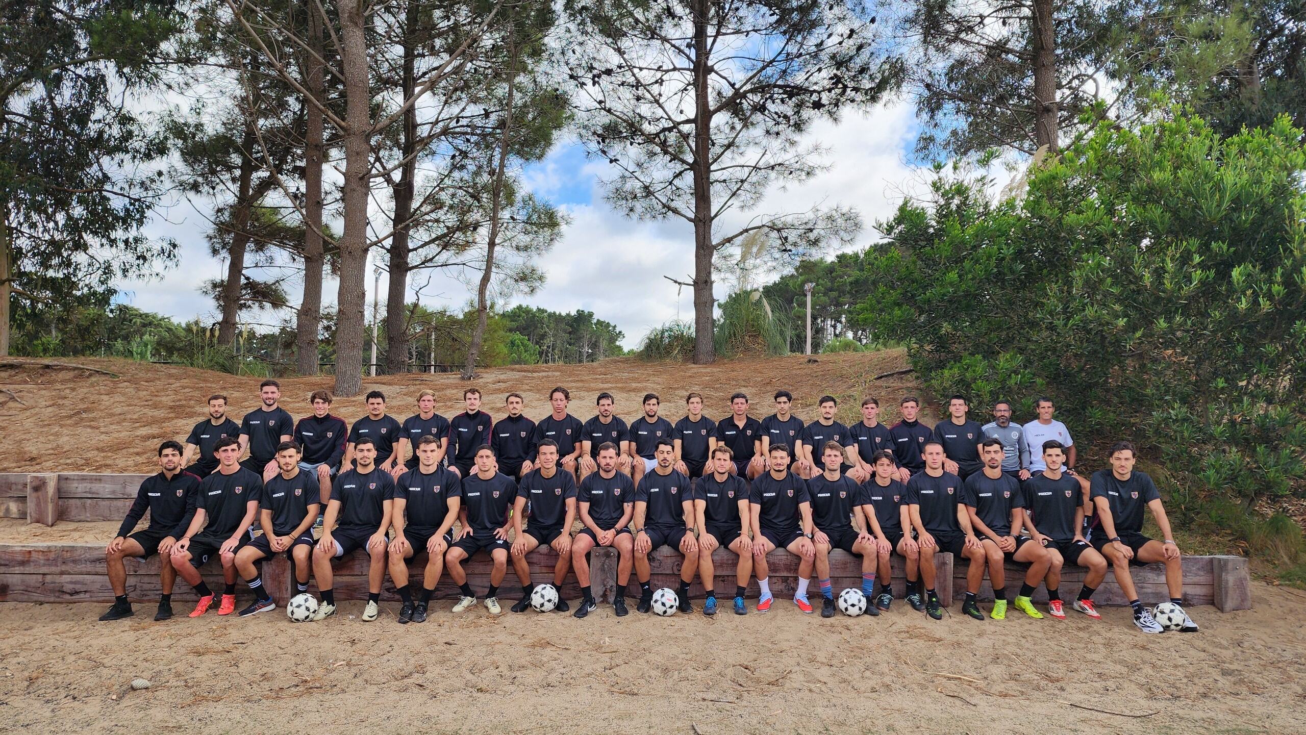 Equipo de fútbol festejando